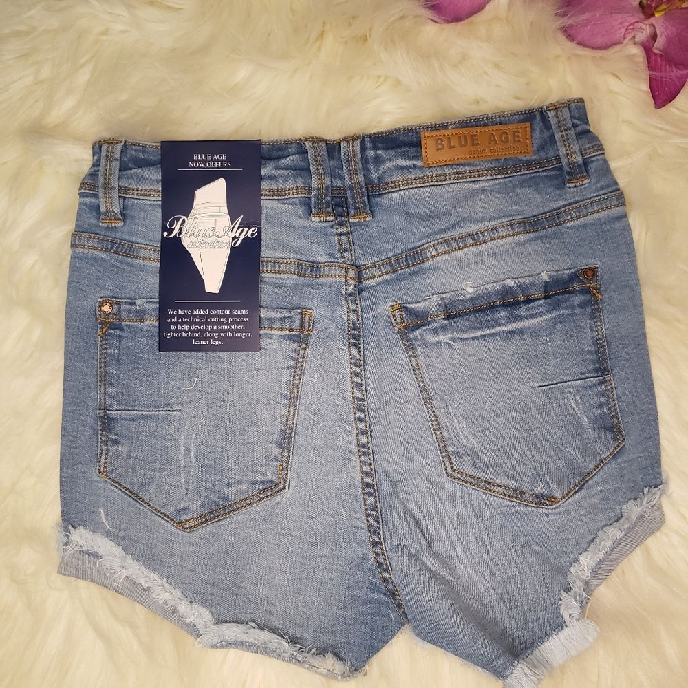 Distressed Light Wash High Waisted Frayed Hem Denim Shorts - Picture 4 of 9